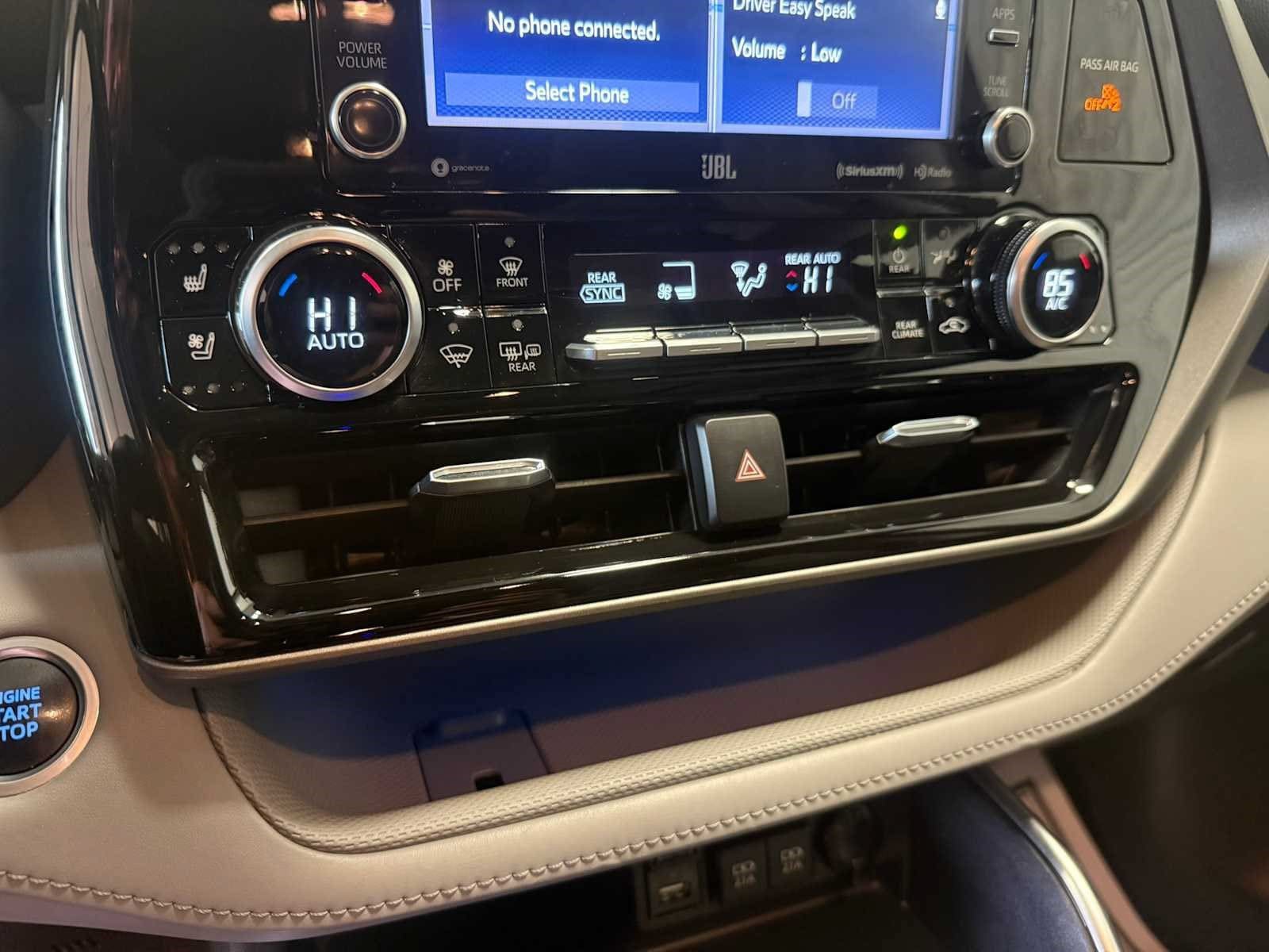 Certified 2021 Toyota Highlander Limited AWD/4WD image 33