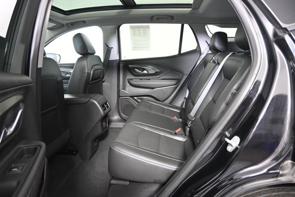 Used 2024 GMC Terrain SLT w/ LPO, Floor Liner Package AWD/4WD image 18