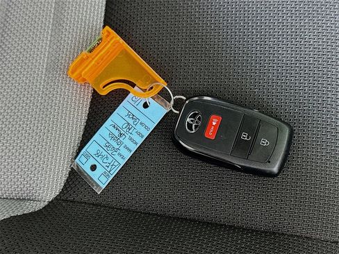 Used 2025 Toyota 4Runner TRD Off-Road image 35