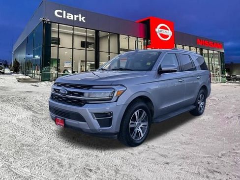 Used 2024 Ford Expedition Limited image 3
