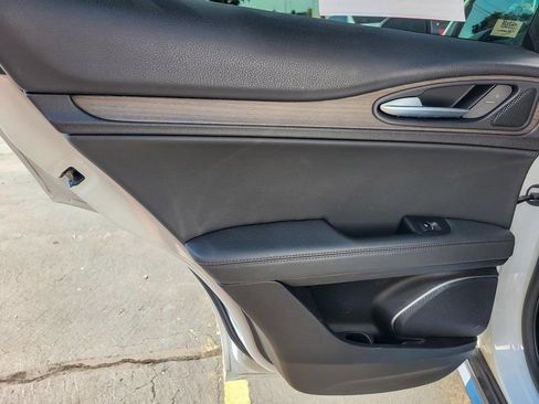 Used 2022 Alfa Romeo Stelvio Ti image 20