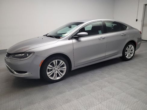 Used 2015 Chrysler 200 Limited w/ Convenience Group image 2
