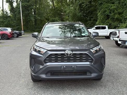 Used 2025 Toyota RAV4 XLE AWD/4WD image 2