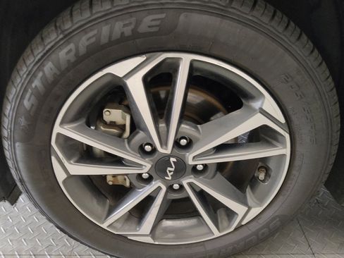 Used 2023 Kia Forte LXS image 31