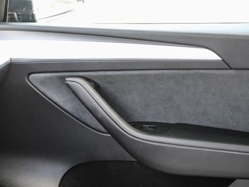 Used 2025 Tesla Model Y Performance AWD/4WD image 21