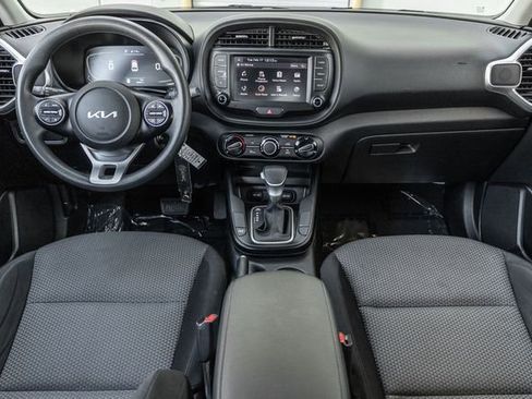 Used 2023 Kia Soul LX w/ LX Technology Package image 6