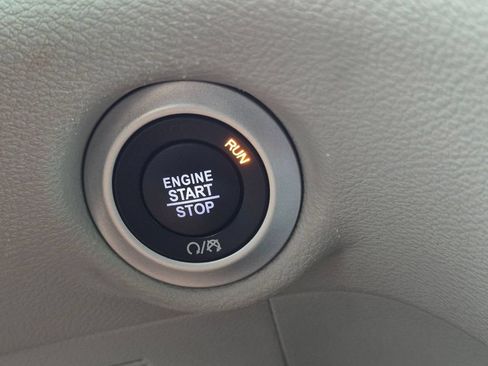 Used 2023 Chrysler Pacifica Touring-L FWD image 24
