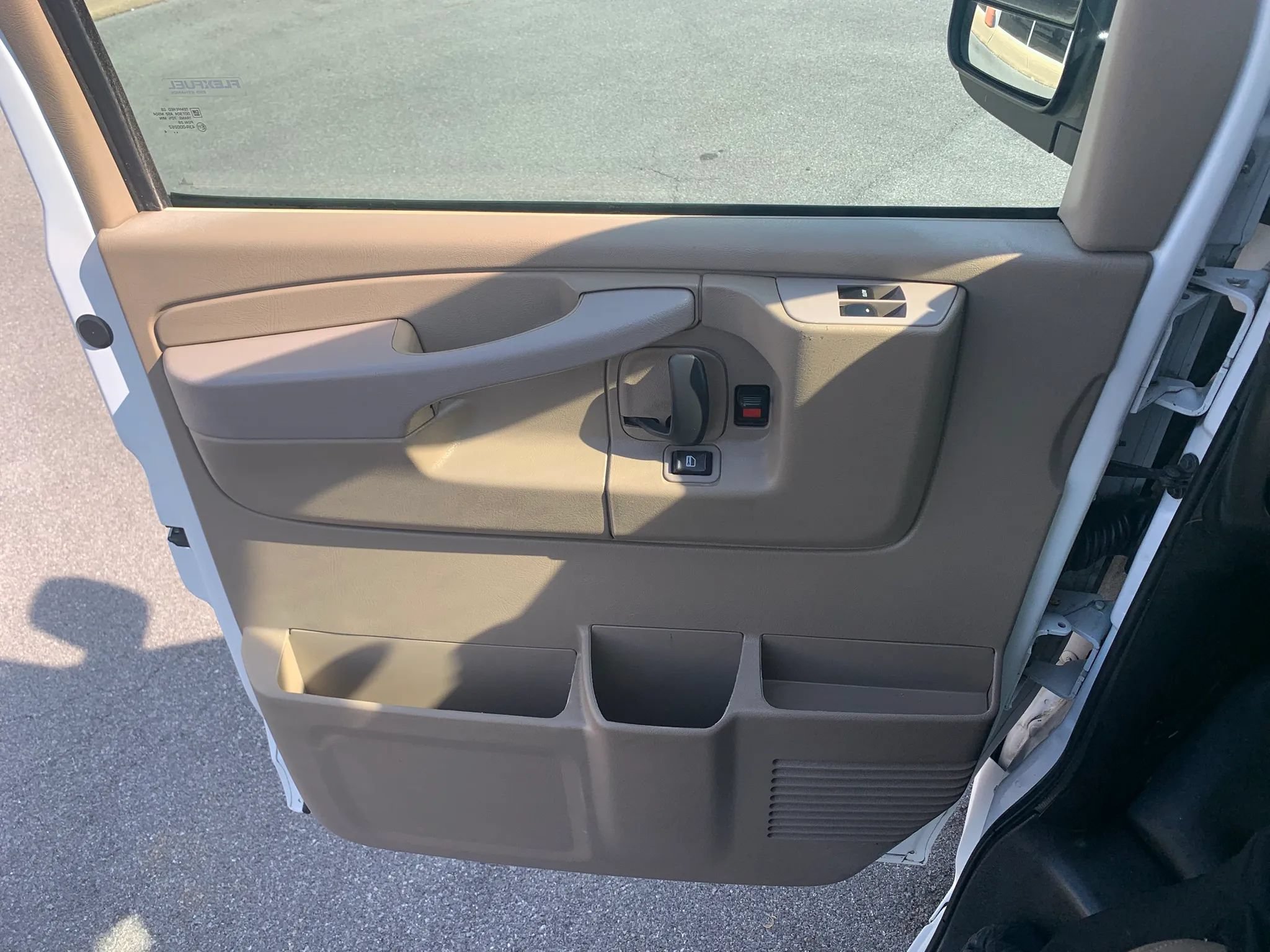 Used 2014 Chevrolet Express 1500 RWD image 8