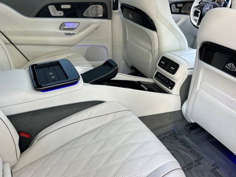 Certified 2025 Mercedes-Benz Maybach GLS 600 4MATIC image 35