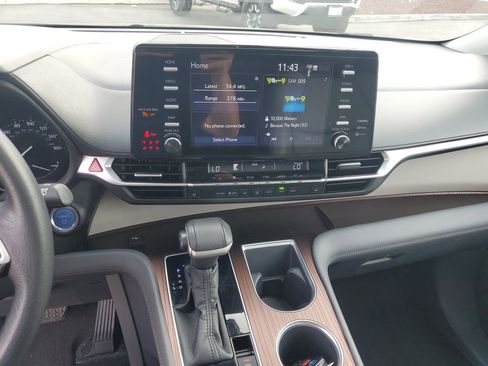 Used 2022 Toyota Sienna XLE image 13