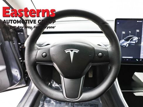 Used 2020 Tesla Model 3 Standard Range Plus image 10