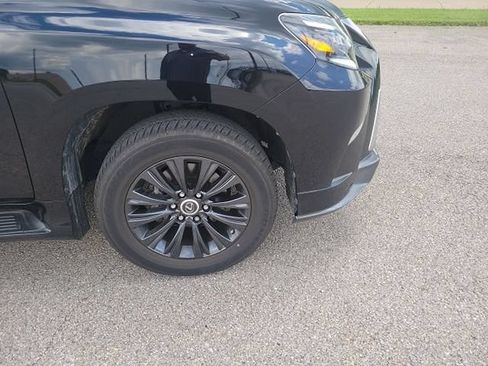 Used 2022 Lexus GX 460 Premium w/ Accessory Package AWD/4WD image 9