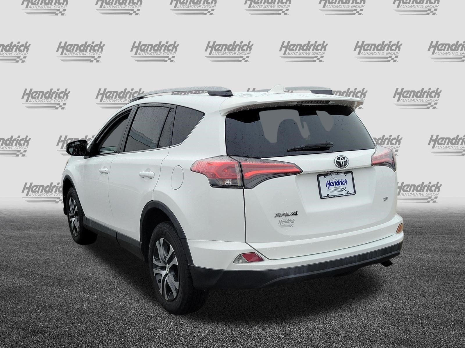 Used 2018 Toyota RAV4 LE FWD image 5