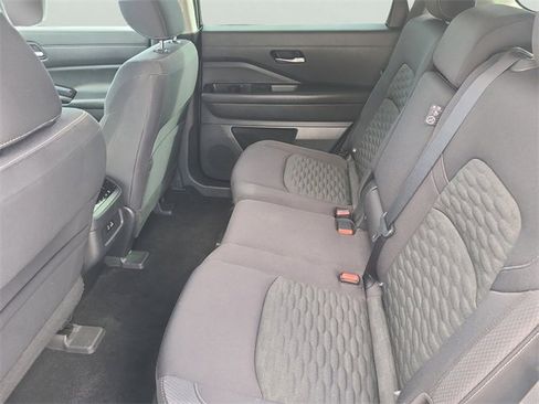 Used 2022 Nissan Pathfinder SV image 14