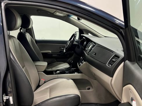 Used 2016 Kia Sedona EX FWD image 34