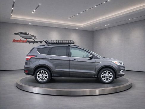 Used 2018 Ford Escape SE FWD image 12