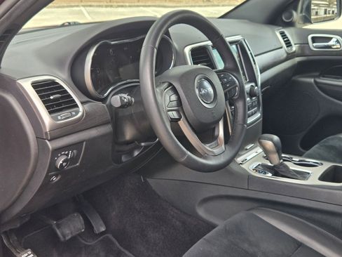 Used 2018 Jeep Grand Cherokee Altitude image 12