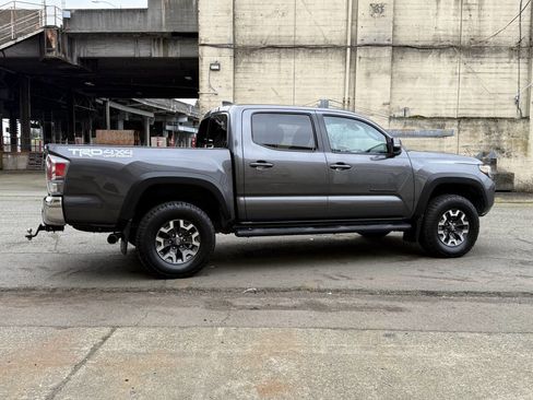 Used 2020 Toyota Tacoma TRD Off-Road w/ Blackout Package image 10