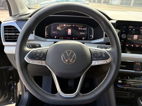 Used 2025 Volkswagen Taos SEL AWD/4WD image 15