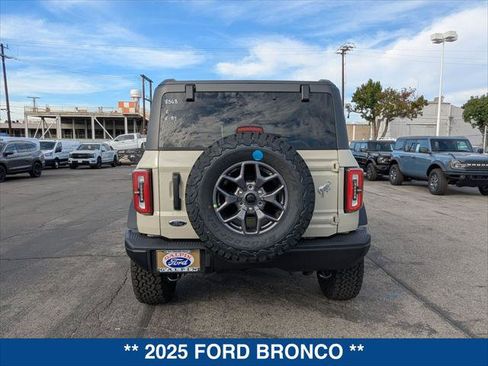 New 2025 Ford Bronco Badlands image 4