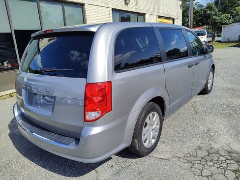Used 2019 Dodge Grand Caravan SE FWD image 8