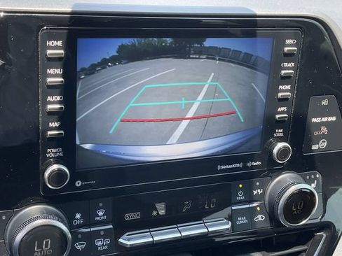 Certified 2021 Toyota Highlander XLE FWD image 18