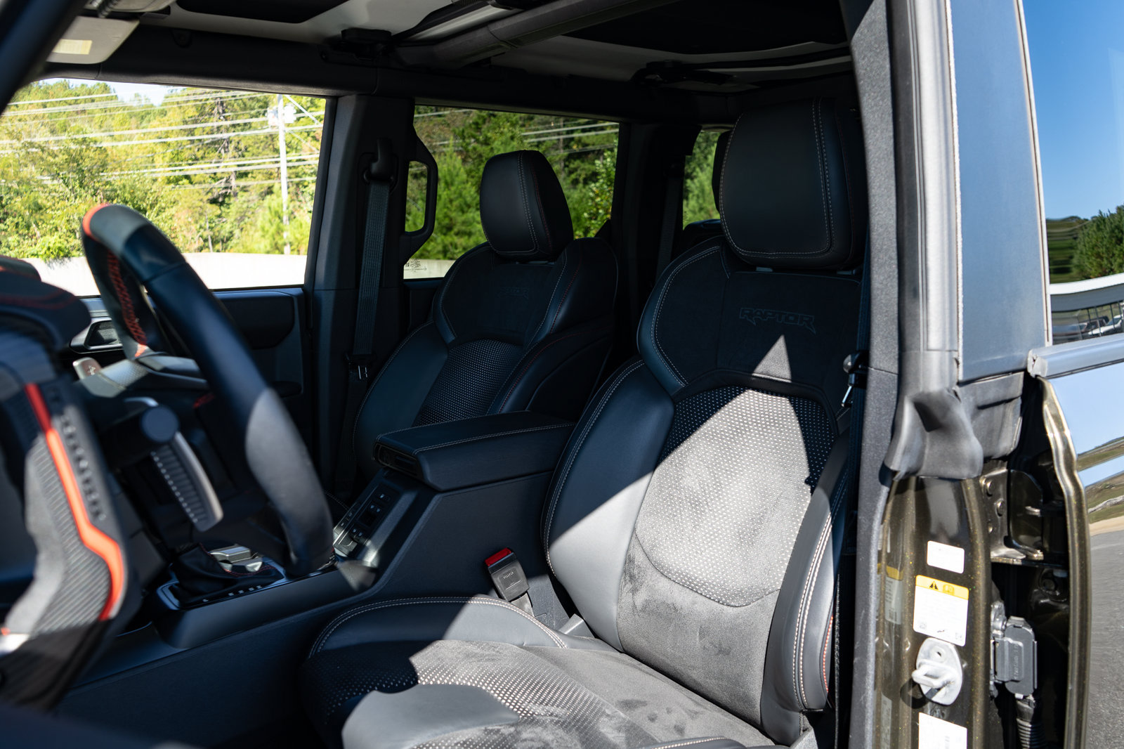 Used 2025 Ford Bronco Raptor AWD/4WD image 28