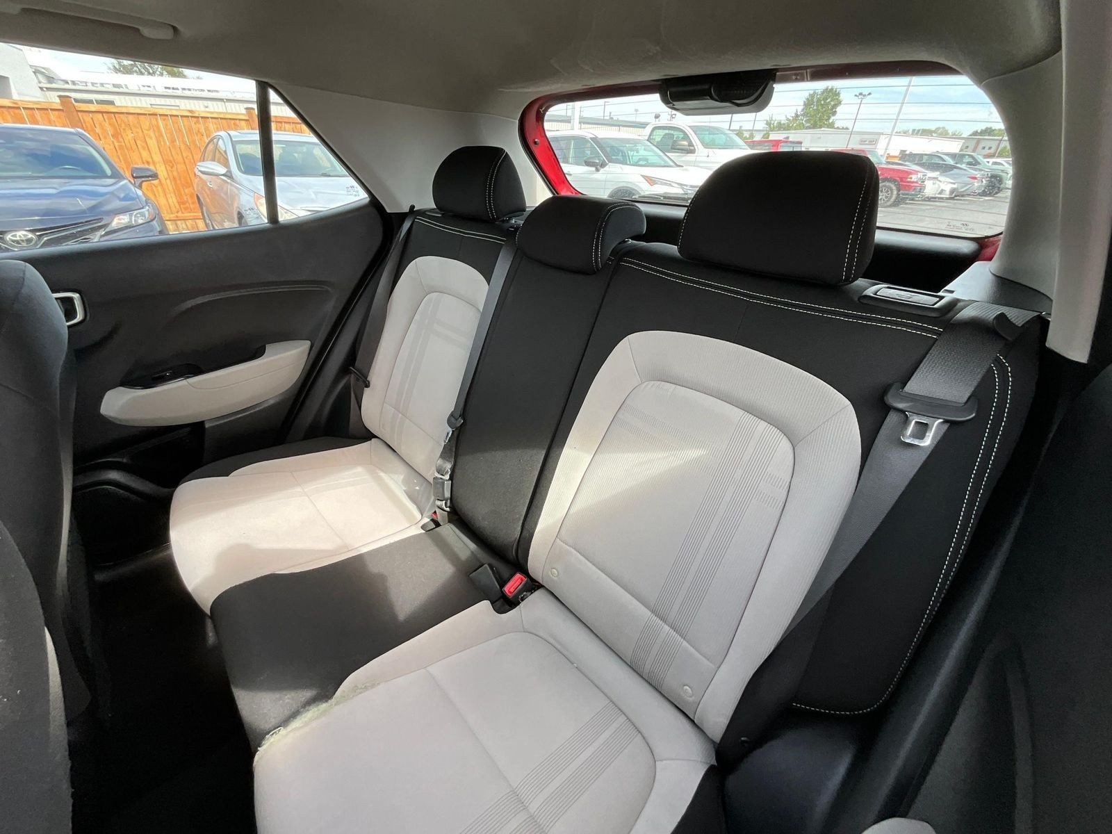 Used 2022 Hyundai Venue SEL FWD image 20