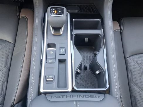New 2026 Nissan Pathfinder Platinum FWD image 6