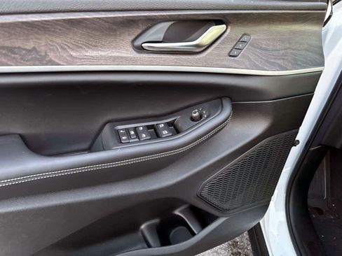 New 2025 Jeep Grand Cherokee Limited image 14