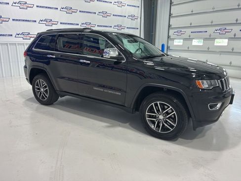 Used 2017 Jeep Grand Cherokee Limited image 9