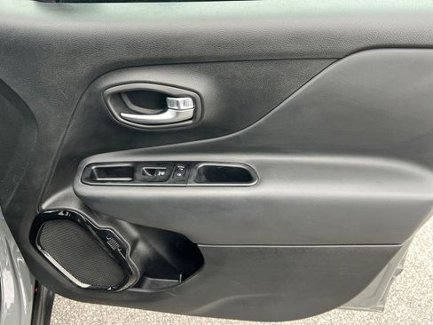 Used 2022 Jeep Renegade Altitude image 14