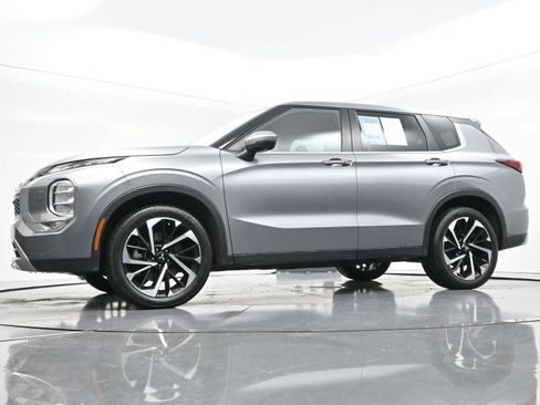 Used 2022 Mitsubishi Outlander SE image 52