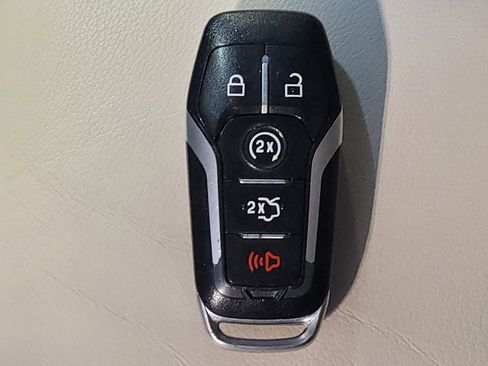 Used 2016 Ford Edge Titanium w/ Technology Package FWD image 32