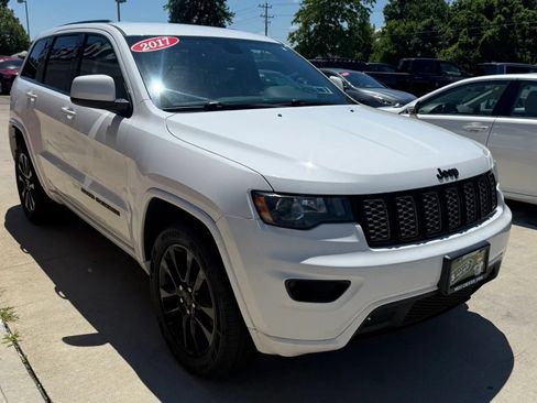 Used 2017 Jeep Grand Cherokee Altitude AWD/4WD image 2