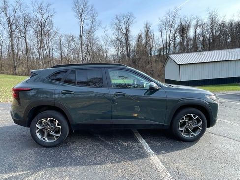 Certified 2025 Chevrolet Trax LT w/ LT Convenience Package image 2