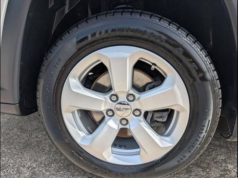 Used 2018 Jeep Compass Latitude FWD image 20