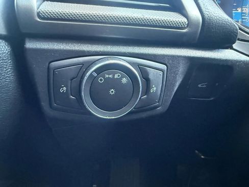 Used 2018 Ford Fusion SE w/ Fusion SE Technology Package image 19