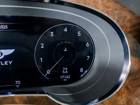 Used 2023 Bentley Bentayga Extended Wheelbase image 48