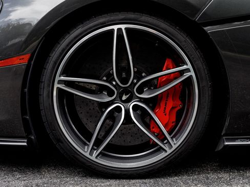 Used 2019 McLaren 570S Coupe RWD image 14