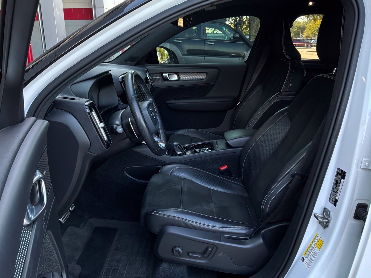 Used 2019 Volvo XC40 T5 R-Design AWD/4WD image 11