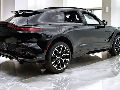 Used 2023 Aston Martin DBX 707 image 10