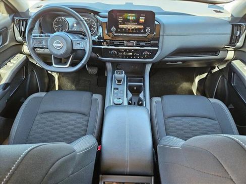 Used 2025 Nissan Pathfinder SV AWD/4WD image 18