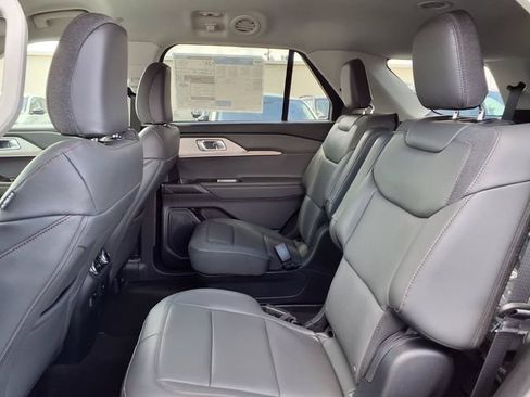 New 2026 Ford Explorer Active w/ Active Comfort Package RWD image 7