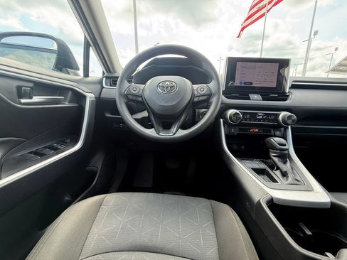 Used 2024 Toyota RAV4 XLE FWD image 8