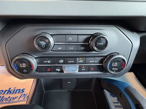 Used 2024 Ford Bronco Black Diamond AWD/4WD image 17