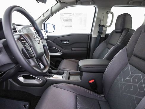 New 2025 Nissan Frontier SV image 18