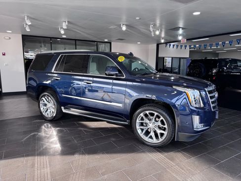 Used 2019 Cadillac Escalade Luxury image 2