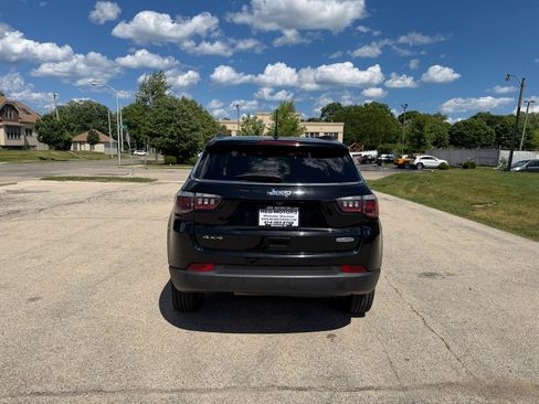 Used 2018 Jeep Compass Latitude w/ Popular Equipment Group AWD/4WD image 6