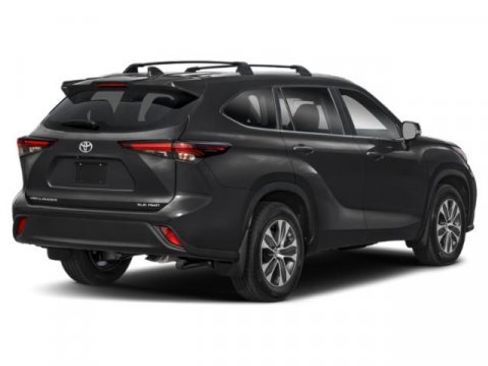 Used 2025 Toyota Highlander XLE AWD/4WD image 2
